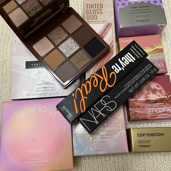 #4 makeup bundle - Picture 2 of 2